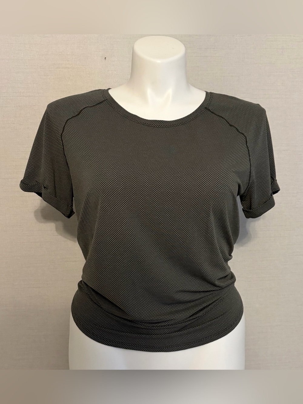 Women’s size 12 lululemon textured tie back short sleeve tee